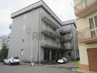 Appartamento in Vendita a Melilli, 90'000&euro;, 135 m²