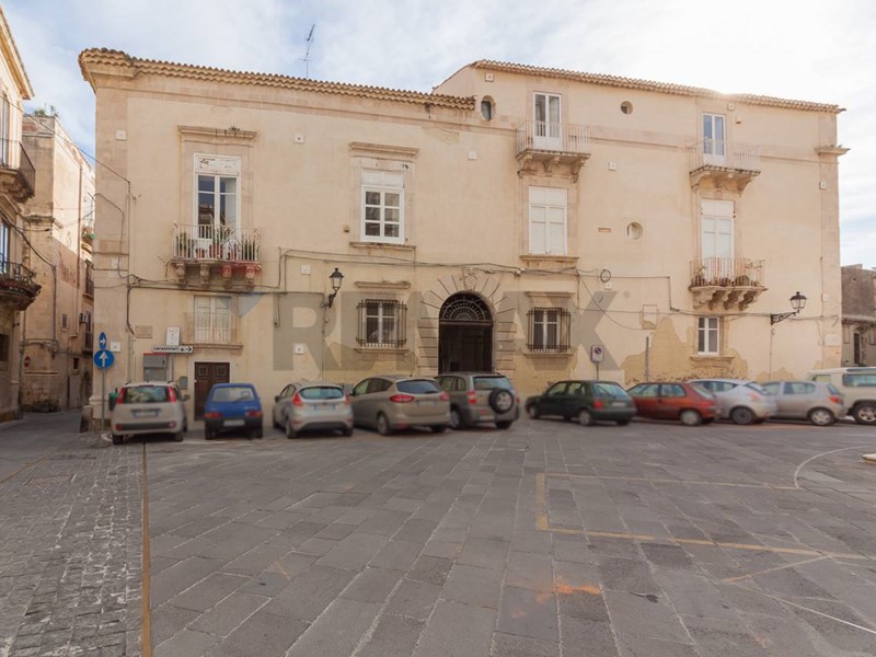 Quadrilocale in Affitto a Siracusa, 900&euro;, 149 m²