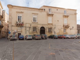 Quadrilocale in Affitto a Siracusa, 900&euro;, 149 m²