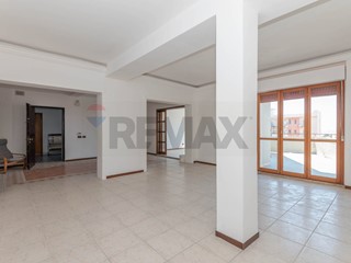 Appartamento in Vendita a Siracusa, 219'000&euro;, 274 m²