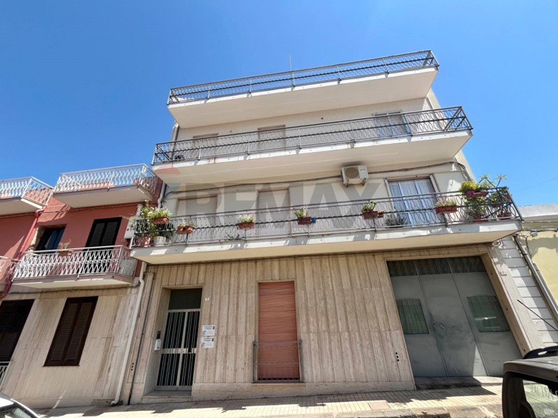 Appartamento in Vendita a Floridia, 69'000&euro;, 183 m²