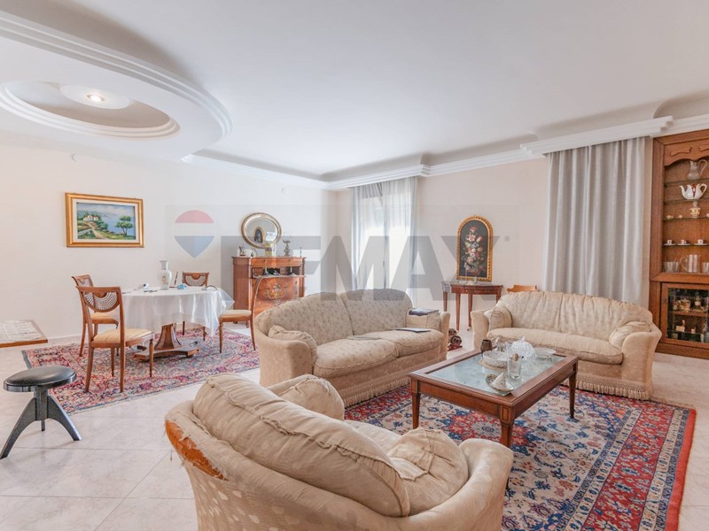 Appartamento in Vendita a Siracusa, 159'000&euro;, 242 m²