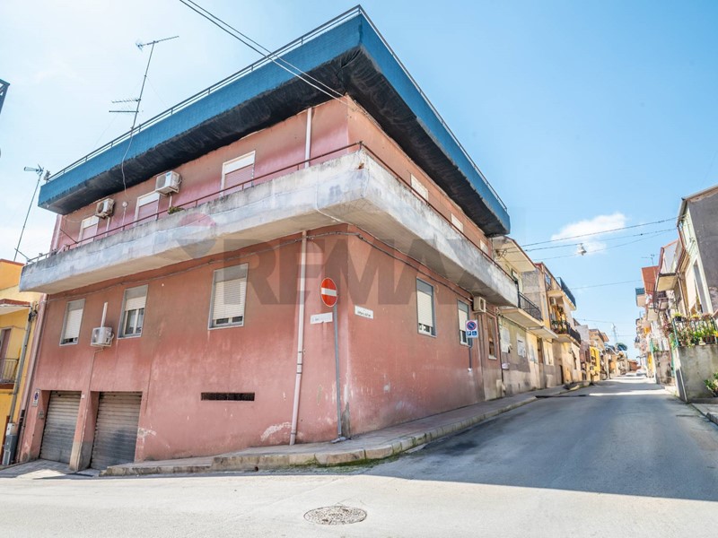 Appartamento in Vendita a Priolo Gargallo, 80'000&euro;, 155 m²