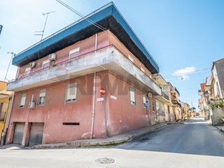 Appartamento in Vendita a Priolo Gargallo, 80'000&euro;, 155 m²