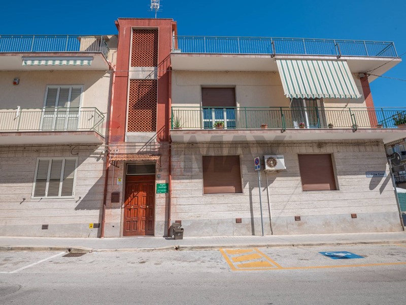 Appartamento in Vendita a Priolo Gargallo, 70'000&euro;, 130 m²