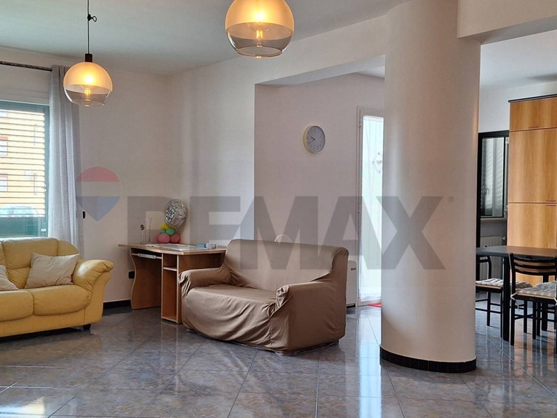 Appartamento in Vendita a Rosolini, 105'000&euro;, 134 m²