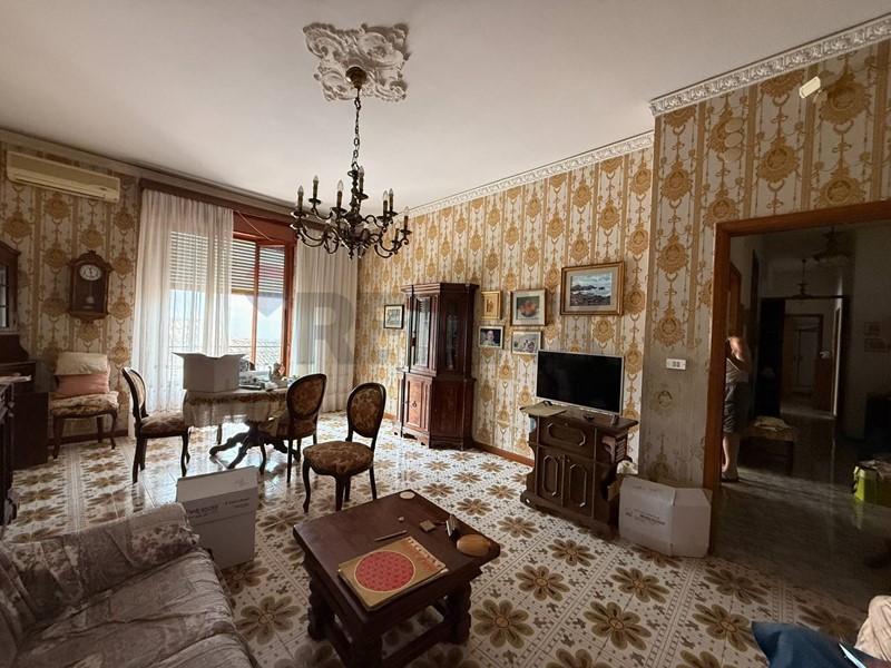 Appartamento in Vendita a Priolo Gargallo, 85'000&euro;, 147 m²