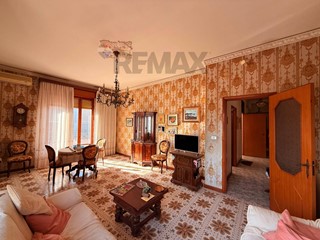 Appartamento in Vendita a Priolo Gargallo, 85'000&euro;, 147 m²