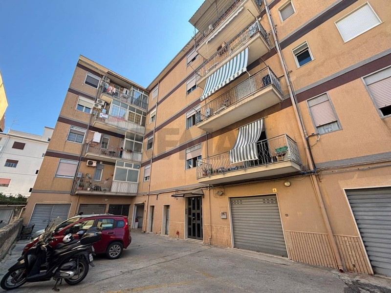 Appartamento in Vendita a Siracusa, 99'000&euro;, 158 m²
