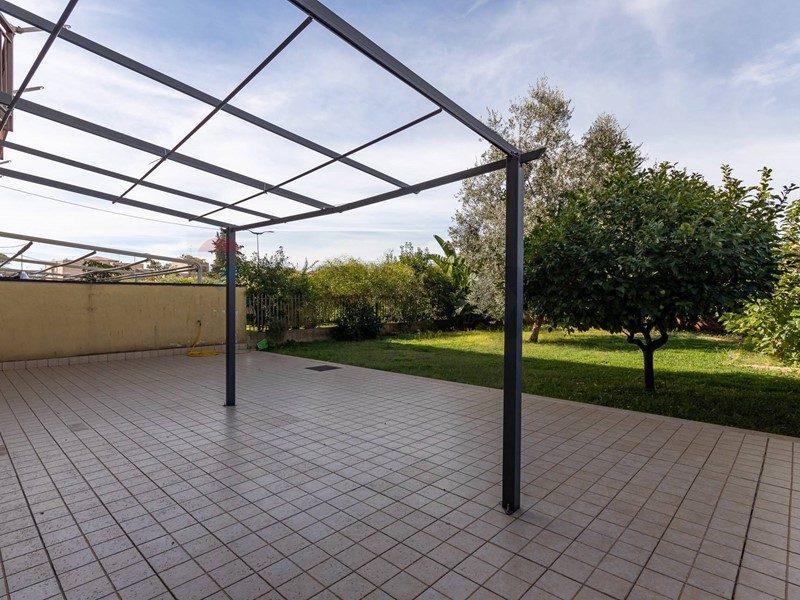 Appartamento in Vendita a Floridia, 140'000&euro;, 132 m²