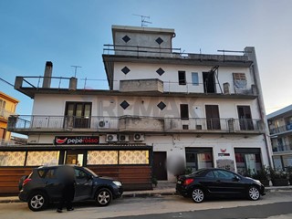 Appartamento in Vendita a Floridia, 140'000&euro;, 250 m²