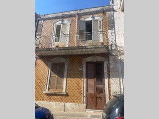 Quadrilocale in Vendita a Solarino, 63'000&euro;, 155 m²