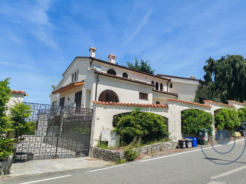 Appartamento in Affitto a Moncalieri, 2'000&euro;, 223 m²