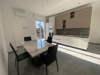 Trilocale in Vendita a Albisola Superiore, 295'000&euro;, 70 m²