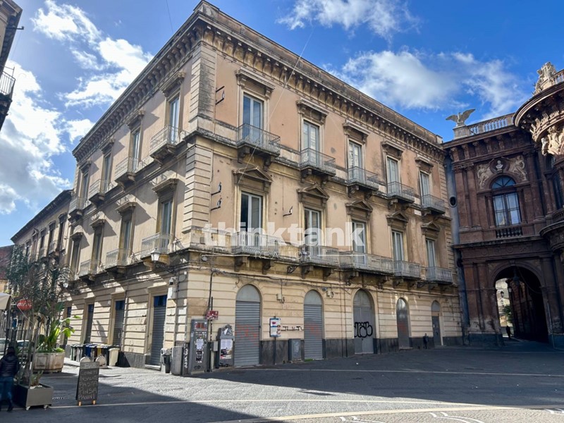 Appartamento in Affitto a Catania, 30'000&euro;, 1668 m²