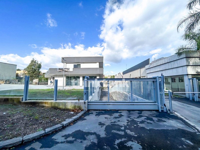Appartamento in Affitto a Catania, 15'000&euro;, 1300 m²