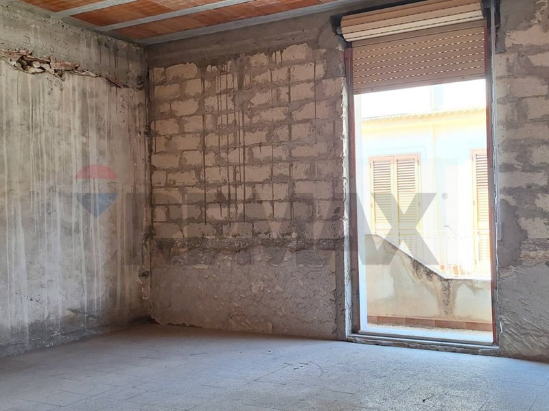 Appartamento in Vendita a Rosolini, 60'000&euro;, 130 m²