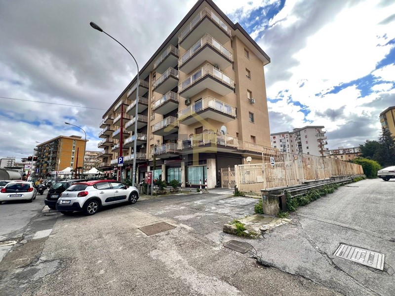 Appartamento in Vendita a Palermo, 210'000&euro;, 142 m²