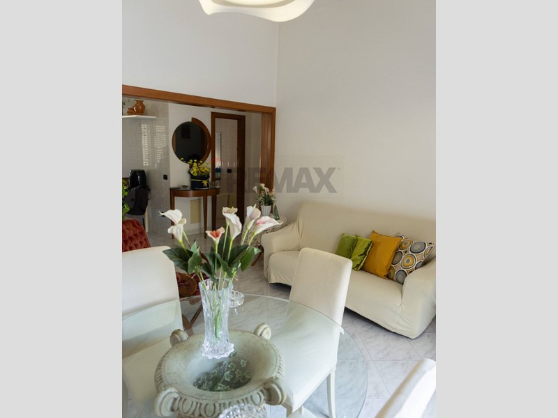 Appartamento in Vendita a Napoli, 175'000&euro;, 86 m²