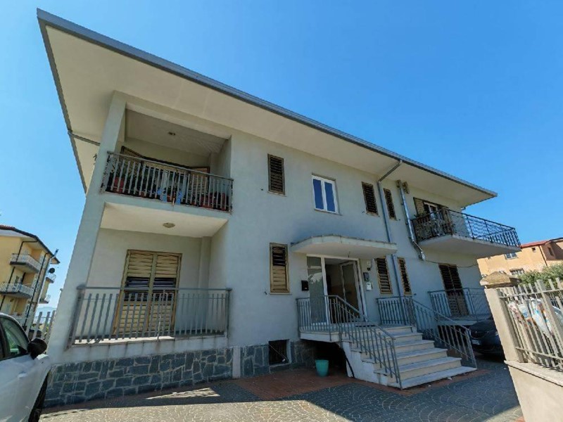 Quadrilocale in Vendita a Lamezia Terme, 105'000&euro;, 110 m²