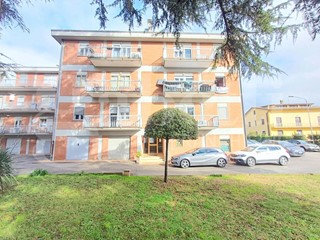 Trilocale in Vendita a Bastia Umbra, 123'000&euro;, 110 m², con Box