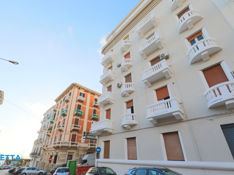 Bilocale in Vendita a Taranto, zona Borgo, 44'000&euro;, 72 m²