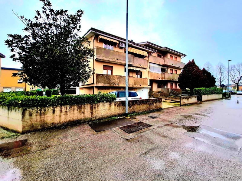 Appartamento in Vendita a Adria, 85'000&euro;, 90 m², con Box