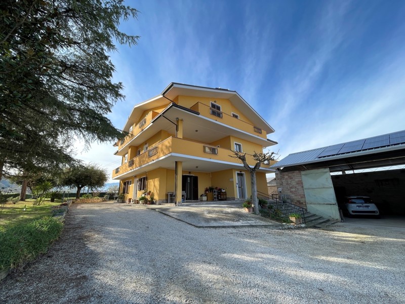 Appartamento in Vendita a Manoppello, zona Scalo, 175'000&euro;, 156 m²