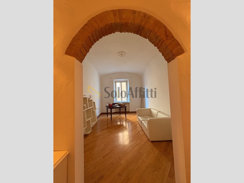 Appartamento in Affitto a Siena, zona Fuori Porta Camollia, 1'200&euro;, 110 m², arredato