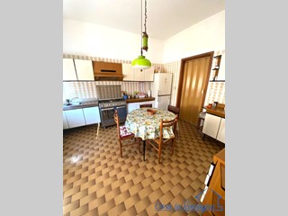 Quadrilocale in Vendita a Rimini, zona Centro storico, 240'000&euro;, 165 m²