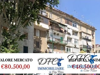 Trilocale in Vendita a Napoli, 46'500&euro;, 50 m²