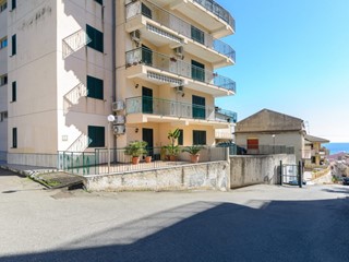 Trilocale in Vendita a Santa Teresa di Riva, 185'000&euro;, 135 m²