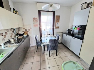 Appartamento in Vendita a Firenze, zona Brozzi, 340'000&euro;, 130 m², con Box