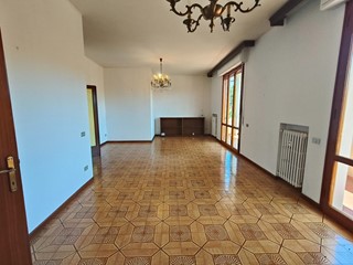 Quadrilocale in Vendita a Empoli, 220'000&euro;, 95 m², con Box