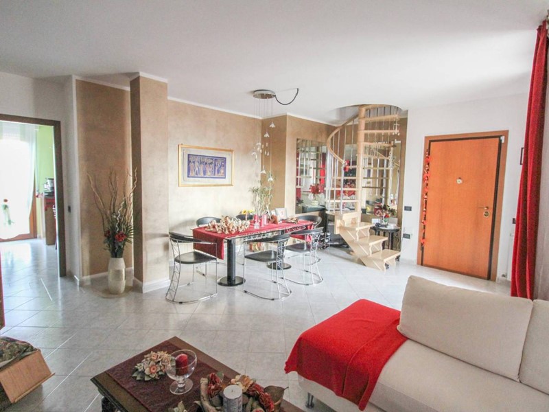 Appartamento in Vendita a Cascina, 230'000&euro;, 150 m², con Box