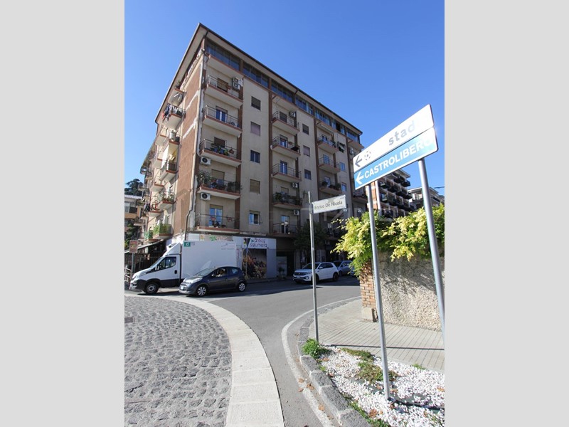 Attico in Vendita a Cosenza, 188'000&euro;, 214 m²