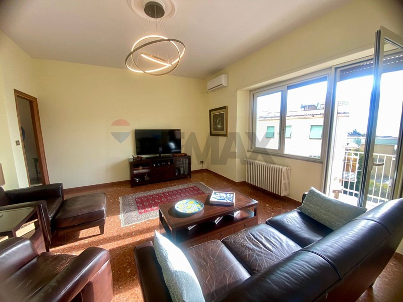 Appartamento in Vendita a Formia, 330'000&euro;, 150 m²