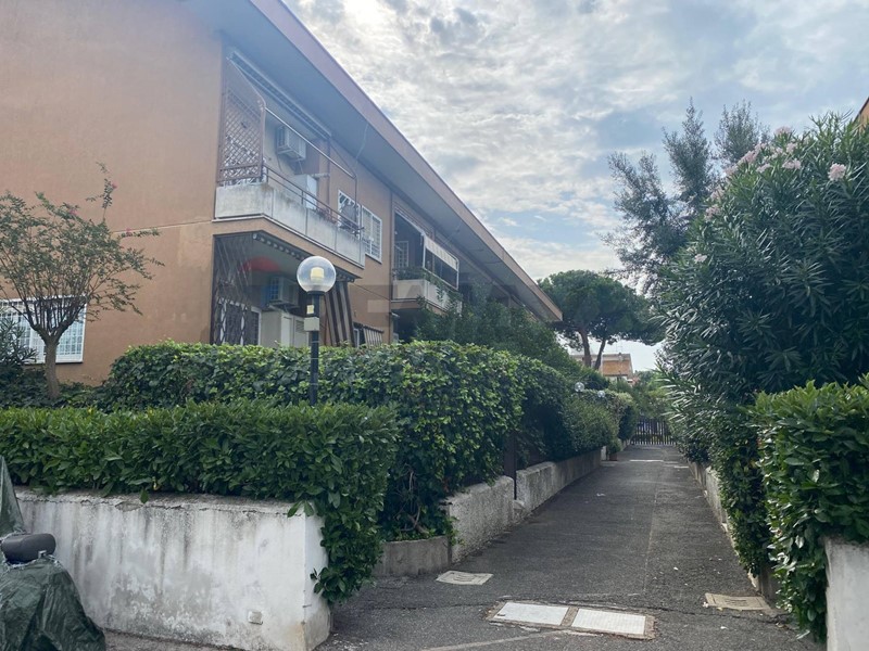 Bilocale in Vendita a Roma, 225'000&euro;, 85 m²