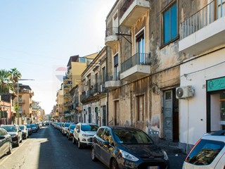 Appartamento in Vendita a Catania, 131'000&euro;, 102 m²