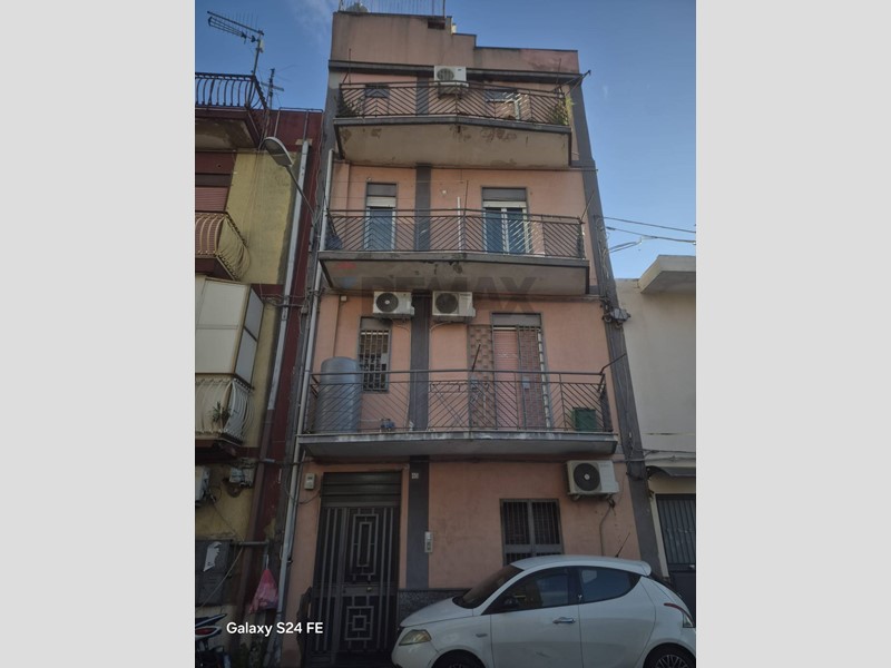Trilocale in Vendita a Catania, 65'000&euro;, 80 m²