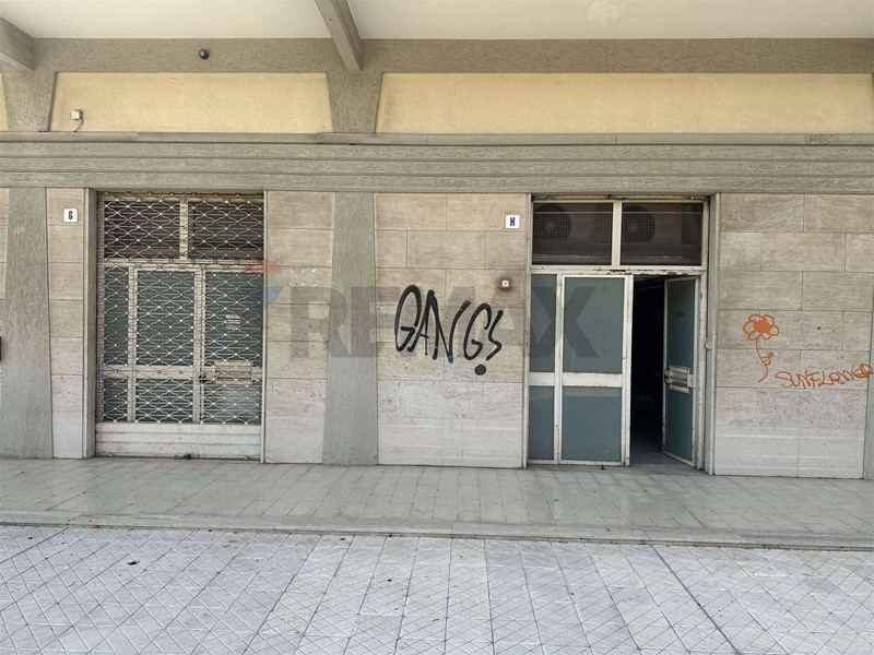 Appartamento in Vendita a Catania, 125'000&euro;, 191 m²