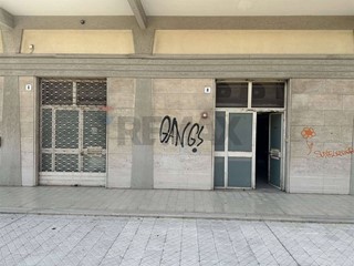 Appartamento in Vendita a Catania, 125'000&euro;, 191 m²