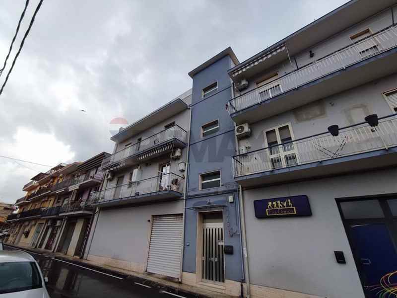 Appartamento in Vendita a Floridia, 90'000&euro;, 126 m²