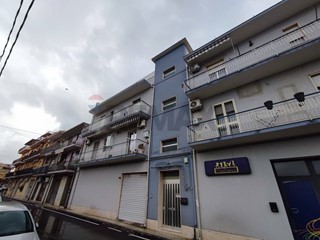 Appartamento in Vendita a Floridia, 90'000&euro;, 126 m²