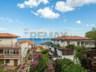 Appartamento in Vendita a Aci Castello, 235'000&euro;, 122 m²