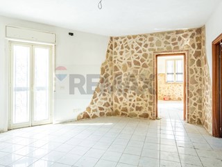 Quadrilocale in Vendita a Aci Castello, 70'000&euro;, 122 m²