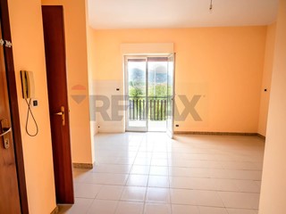 Trilocale in Vendita a Calatabiano, 69'000&euro;, 67 m²