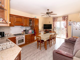 Appartamento in Vendita a Catania, 95'000&euro;, 105 m²