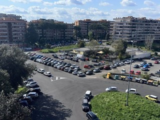 Trilocale in Vendita a Roma, 260'000&euro;, 88 m²