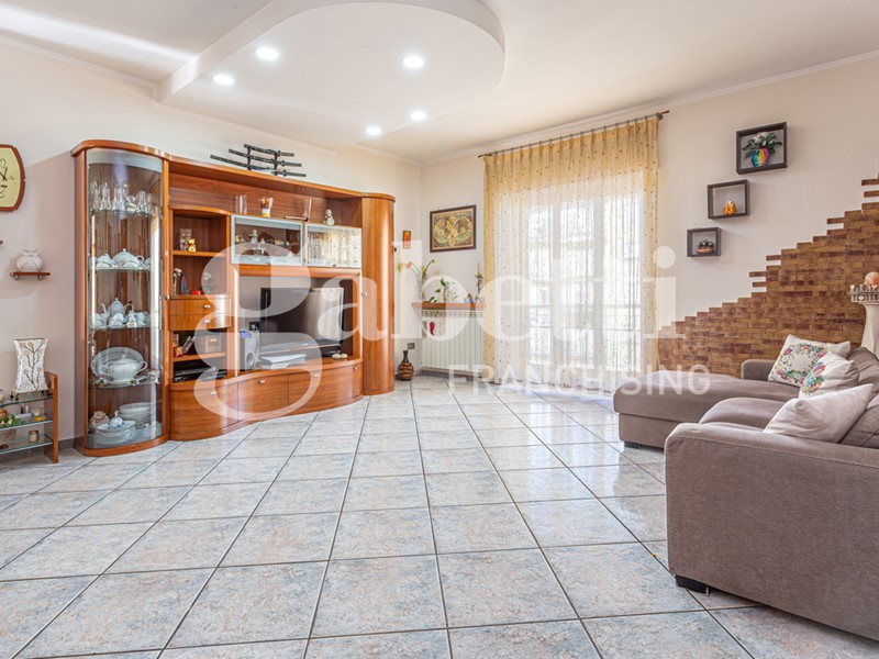 Trilocale in Vendita a Marano di Napoli, 185'000&euro;, 105 m²